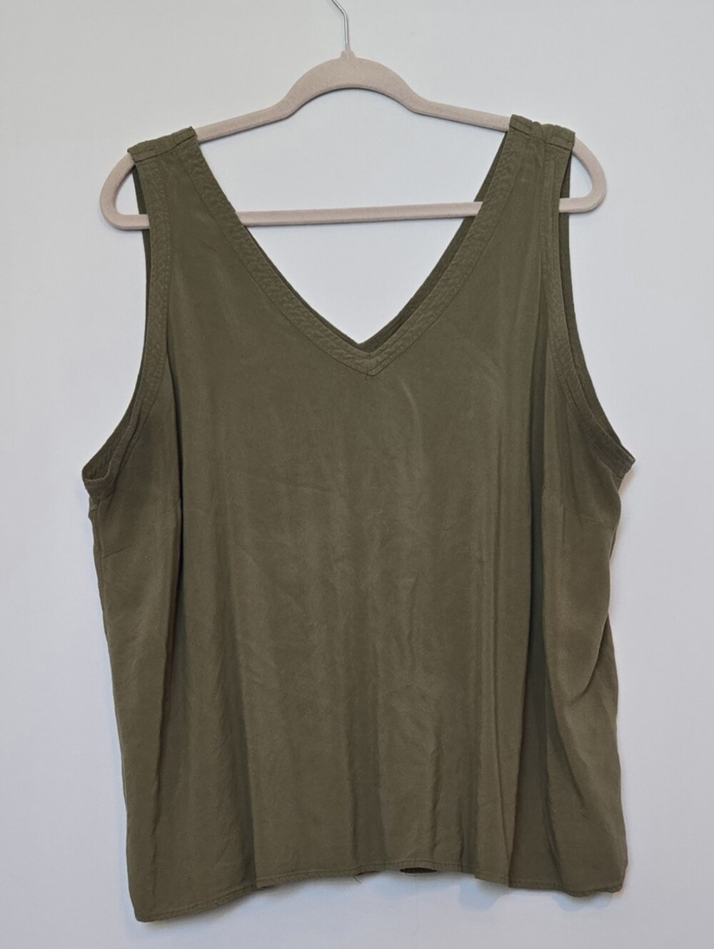 💥4 for $30💥 Torrid Olive V-Neck Tank Top - Sleeveless Casual Tee size 3